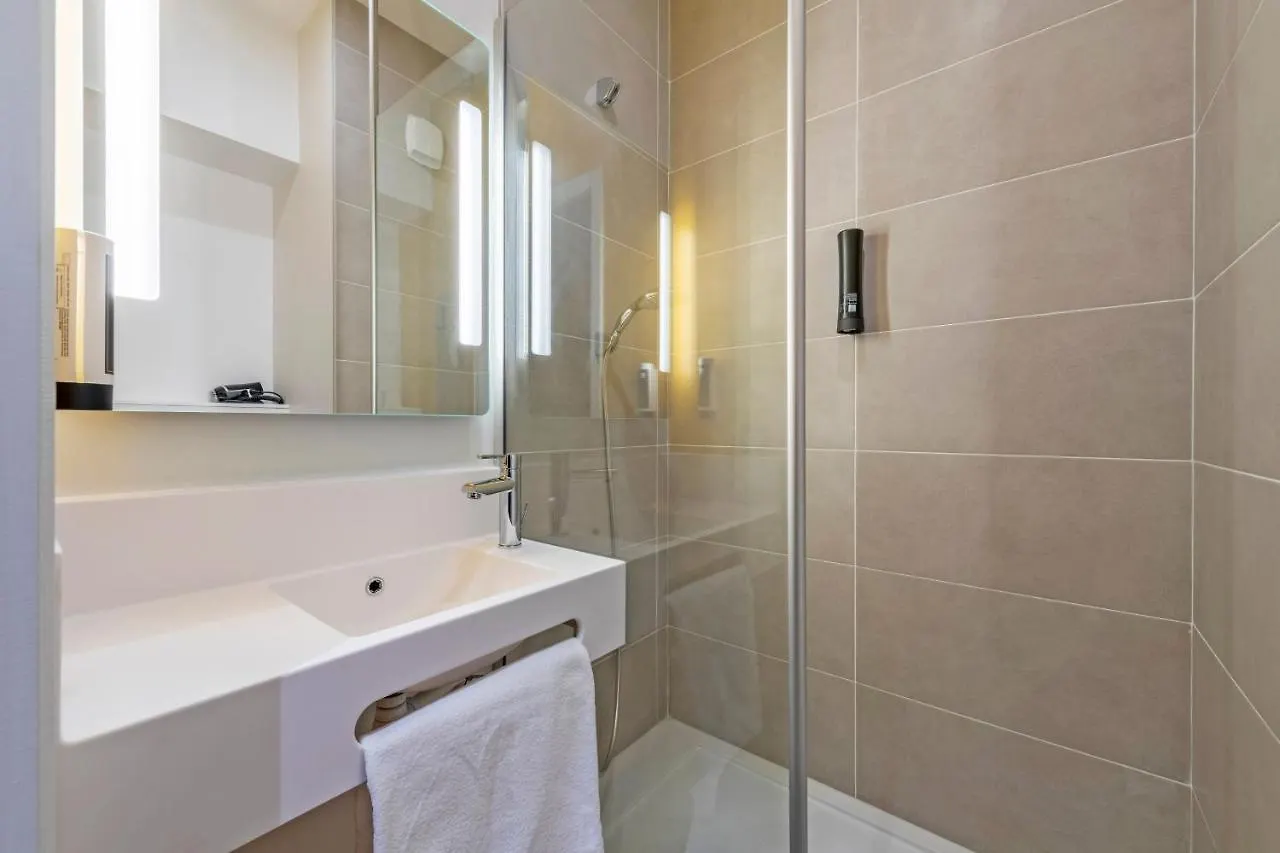 B&B Hotel Brest Centre Port De Commerce 3*,